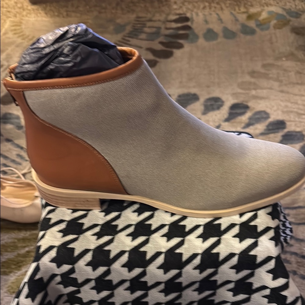 Stylish Tan and Gray Women's Ankle Boots